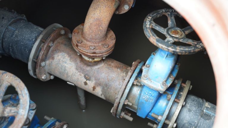 apa-menajera-a-inceput-sa-fie-distribuita-oamenilor-din-brosteni-precizarile-presedintelui-consiliului-judetean-suceava_688c71d0f1053