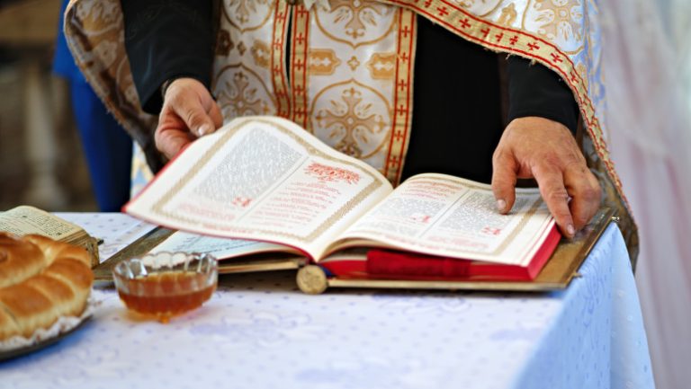 calendar-ortodox-luna-august-2025-trei-sarbatori-importante-sunt-mentionate-cu-cruce-rosie-care-este-semnificatia-praznicelor_688c5f26461d1