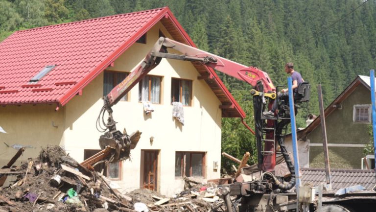 de-ce-este-nevoie-ca-voluntarii-care-ajung-in-zonele-cu-inundatii-sa-se-inregistreze-in-prealabil-precizarile-ministerului-de-interne_688c7a50f0ea9