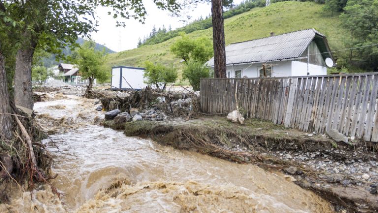 diana-buzoianu-apele-romane-au-stat-pe-un-munte-bani-au-avut-350-de-milioane-de-euro-pentru-diguri-baraje-si-s-au-pierdut-banii_688e8bd5b2fc4