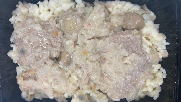 esti-ceea-ce-le-servesti-pacientilor-tai-ministrul-sanatatii-a-postat-poze-cu-mancarea-pacientilor-de-la-un-spital-de-urgenta_6891a594ba89f