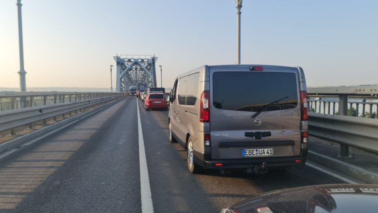infotrafic-aglomeratie-la-iesrea-din-tara-pe-podul-giurgiu-ruse-ce-rute-alternative-exista_688da7efe9521
