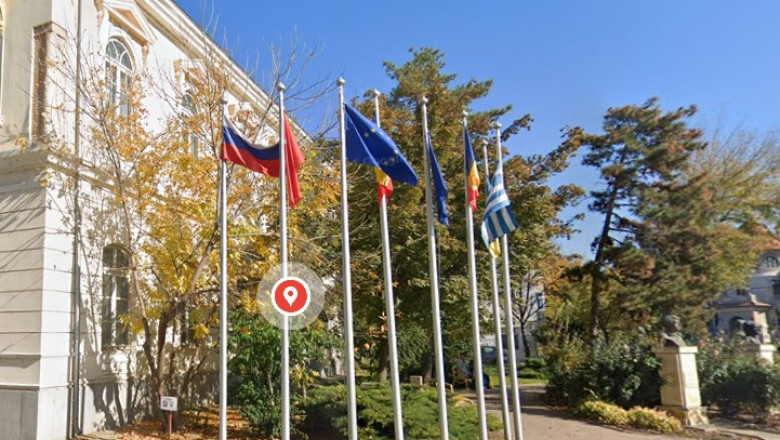 oana-toiu-cere-primariei-tulcea-sa-inlature-steagul-rusiei-care-apare-arborat-langa-cladirea-muzeului-de-arta-este-inacceptabil_688c8f8809dc5