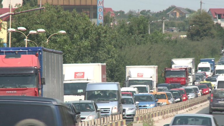 trafic-aglomerat-pe-dn-39-catre-si-dinspre-vama-veche-circulatia-este-ingreunata-din-cauza-unui-accident-intre-un-autocar-si-4-masini_688f1c3517931