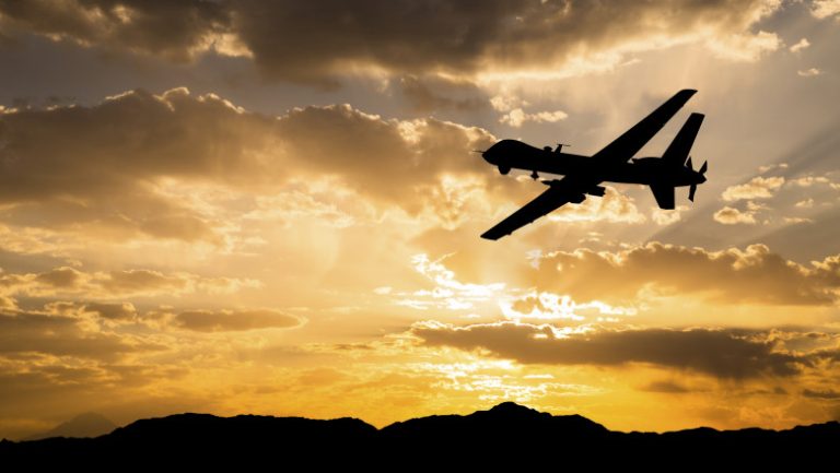 video-incendiu-masiv-la-un-depozit-de-petrol-din-soci-dupa-un-atac-cu-drone-al-ucrainei-zborurile-au-fost-suspendate_688f1f895a7e3