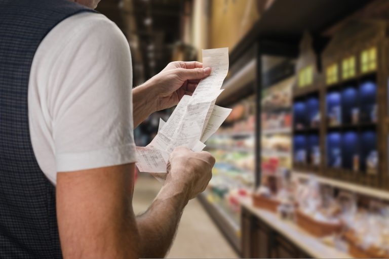 Instabilitatea politică poate provoca scumpiri și creșterea ratelor la credite, avertizează rectorul ASE