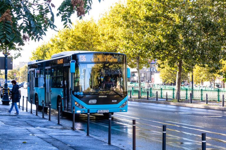 Percheziții în București legate de furturi de motorină și piese auto de la STB